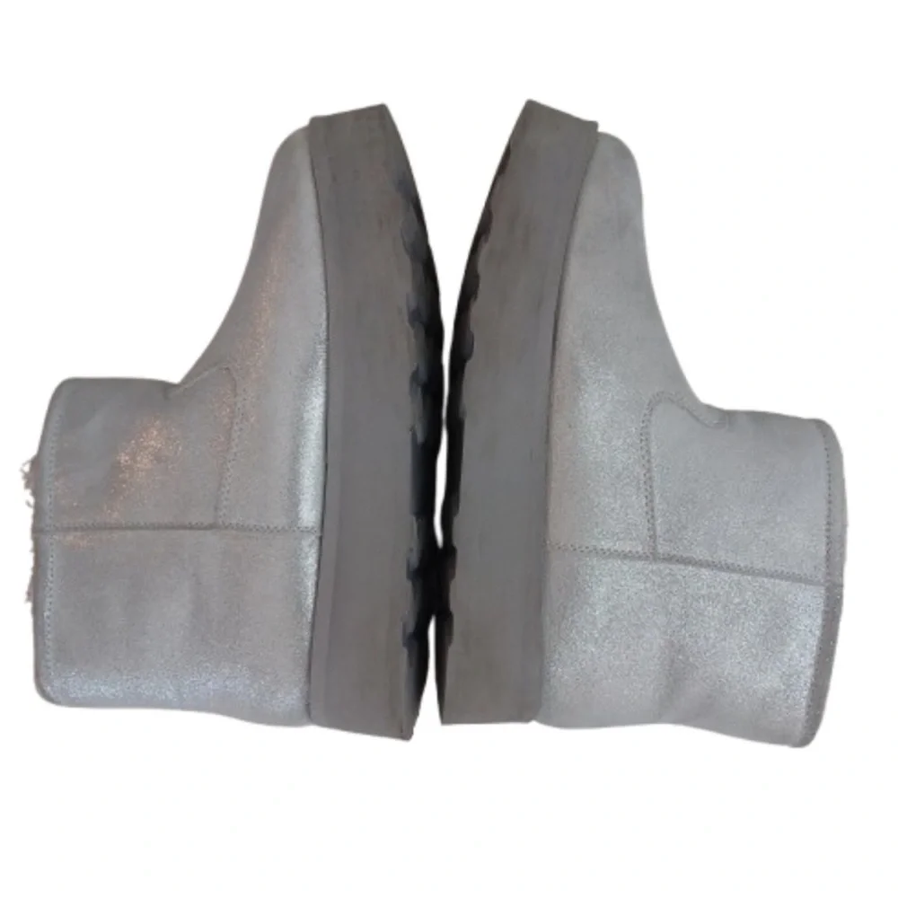 TIME AND TRU Leather Metallic Silver Sherpa Fuzzy Cozy Ankle Booties Shoes